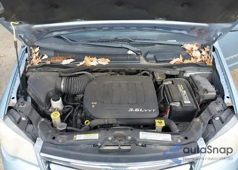 2012 Chrysler Town & Country Touring from USA, damaged, VIN 2C4RC1BGXCR301271